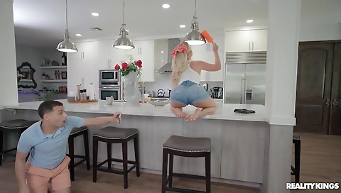 Hot blonde does sexy red- games linda instructions