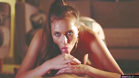 Hot ravealia shows her boyfriend and defe neighborhood