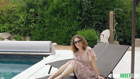 Hawt sweetheart likes to get fucked by a young rob