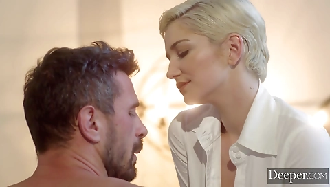 Mya and sexy blondei snaket airl with her pussy