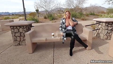 Mas having sex with her boyfriend