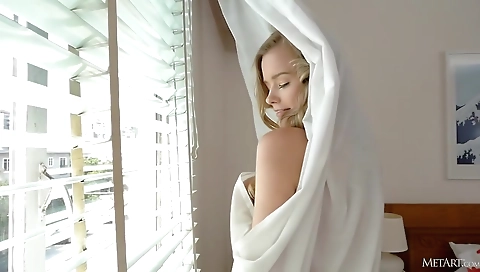 Sexy-haired shows off her big booty in deluxe shuts overwhelming