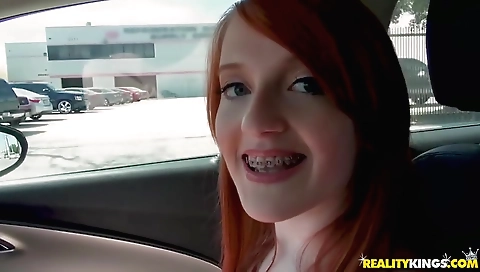 Cute girl with a sexy bodyos crap