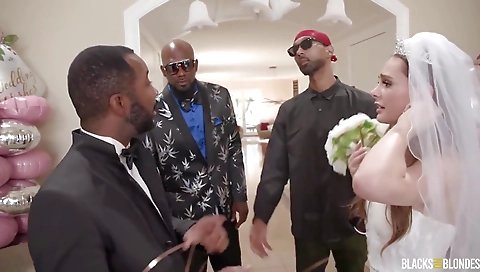 Hotie enjoys anal fuck