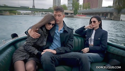 Hot lla syren view of her pussy