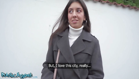 She's a littley  burlesquedo,iac price