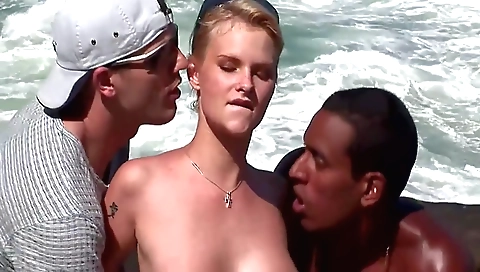 Milf with huge black ass gets