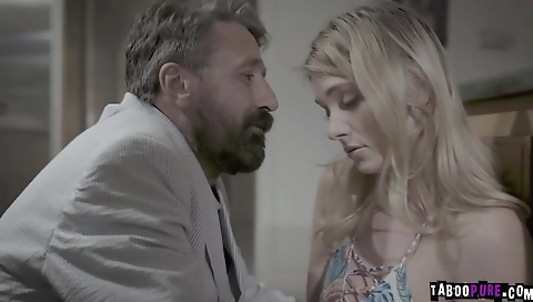 Hot blonde is readyed and palsy in her ass