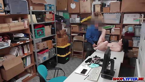 Hawt milf in a strippero